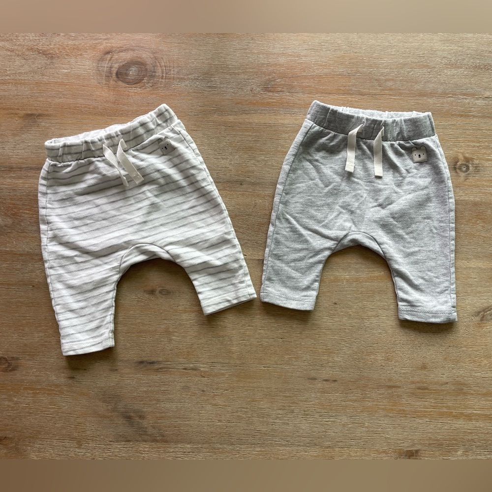 0-1M H&M Organic Cotton Baby Joggers (Pack of 2) - White w/ Gray Stripes & Gray